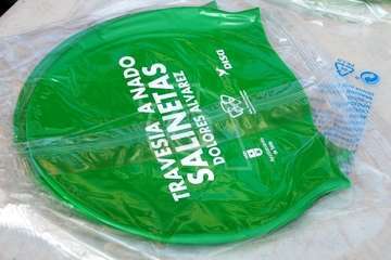 Alberto Rdríguez e Isabel Navarro triunfan en la XVII Travesía a Nado de Salinetas (Foto TA)